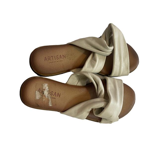 Artisan By Zigi Enida Women's Size 7.5 White Cross Front Slip‎ On Sandals Flats - Picture 1 of 7